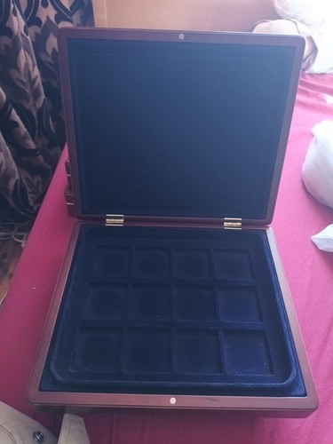 Wooden coin display case - display, 12