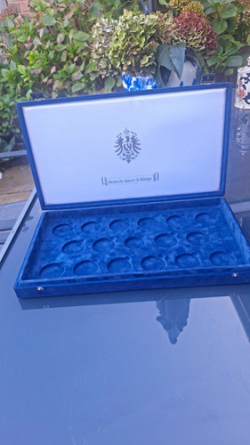 Empty blue velvet - blue, coin