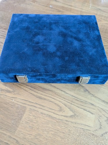 Empty blue velvet premium - empty,